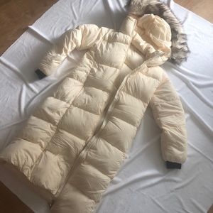 Aritzia - Babaton Park City Puffer (Long)